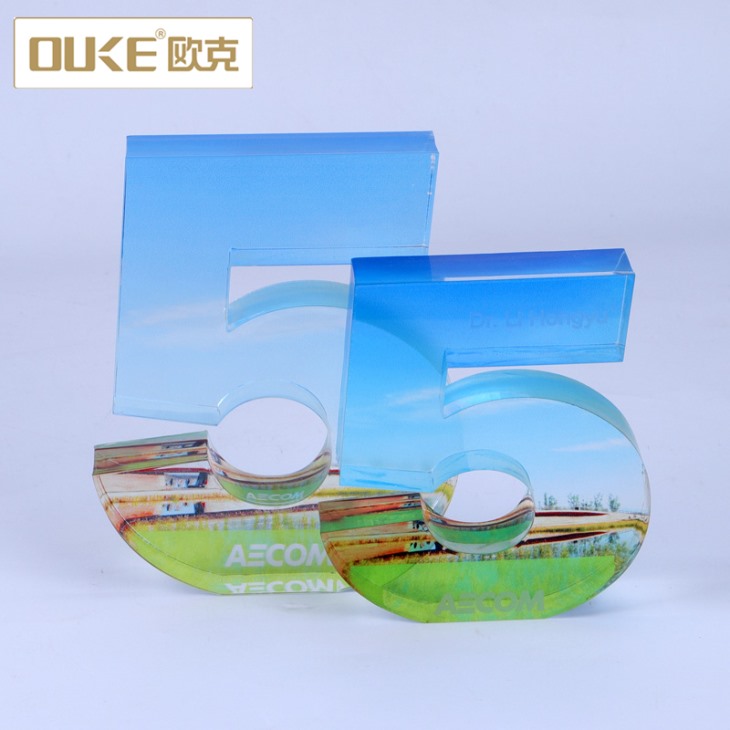 深圳亞克力制品加工廠定制高端有機(jī)玻璃紀(jì)念品